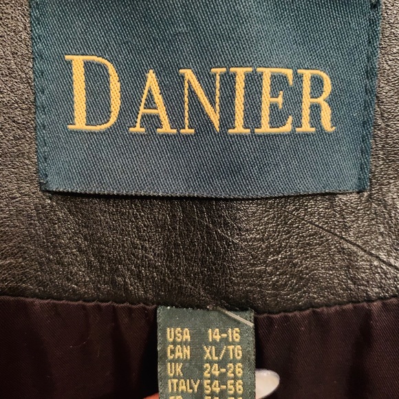 Danier leather jacket.Very good condition. - Picture 5 of 9
